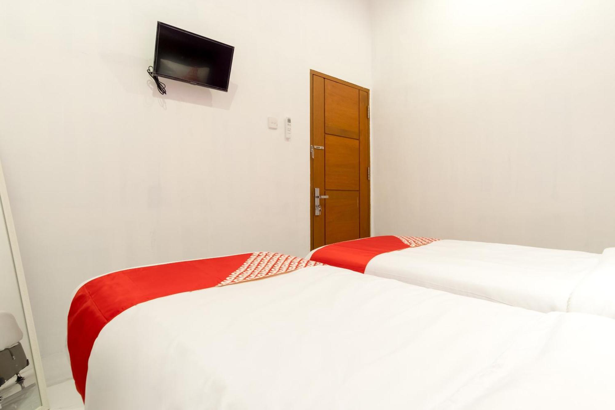 Super Oyo 839 Royal Guest House Медан Екстер'єр фото